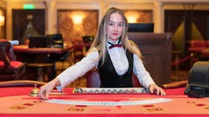 Betting positions and blind structure in Domino QQ